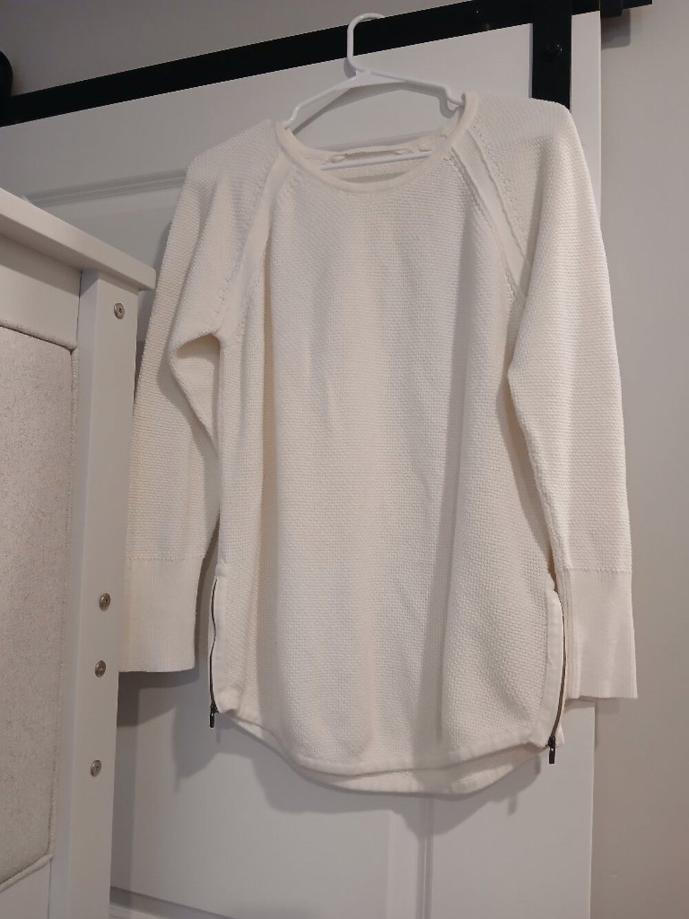 ZIPPERED SIDED ATHLETA SWEATER!